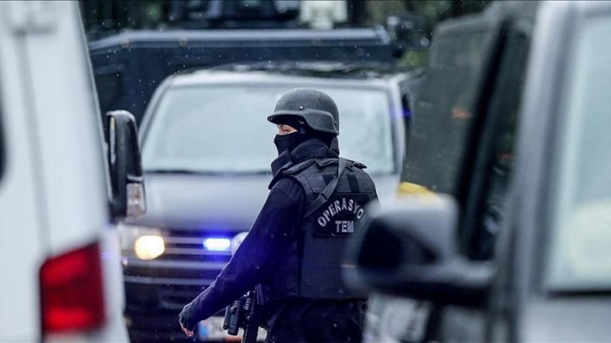 zeci de persoane au fost retinute fiind suspectate ca ar avea legaturi cu isis