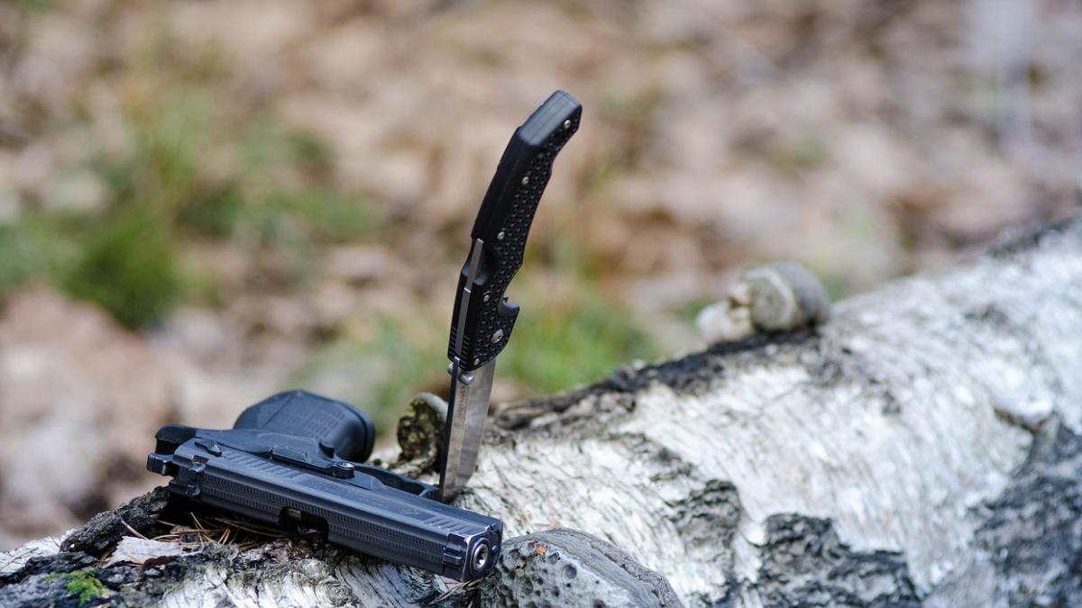 doua fetite si au injughiat prietena de 19 ori pentru a i face pe plac unui personaj fictiv