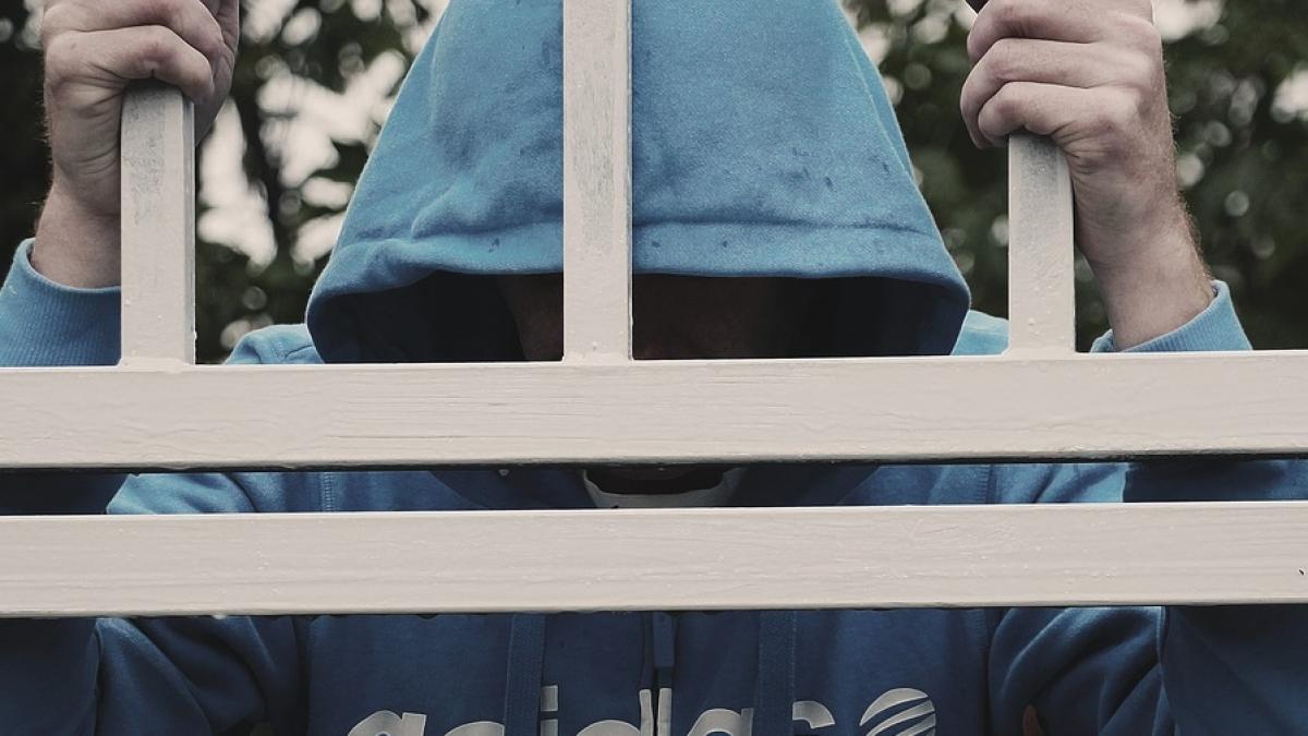 povestea cutremuratoare a unei mame care isi viziteaza fiul in inchisoare la un deceniu dupa ce