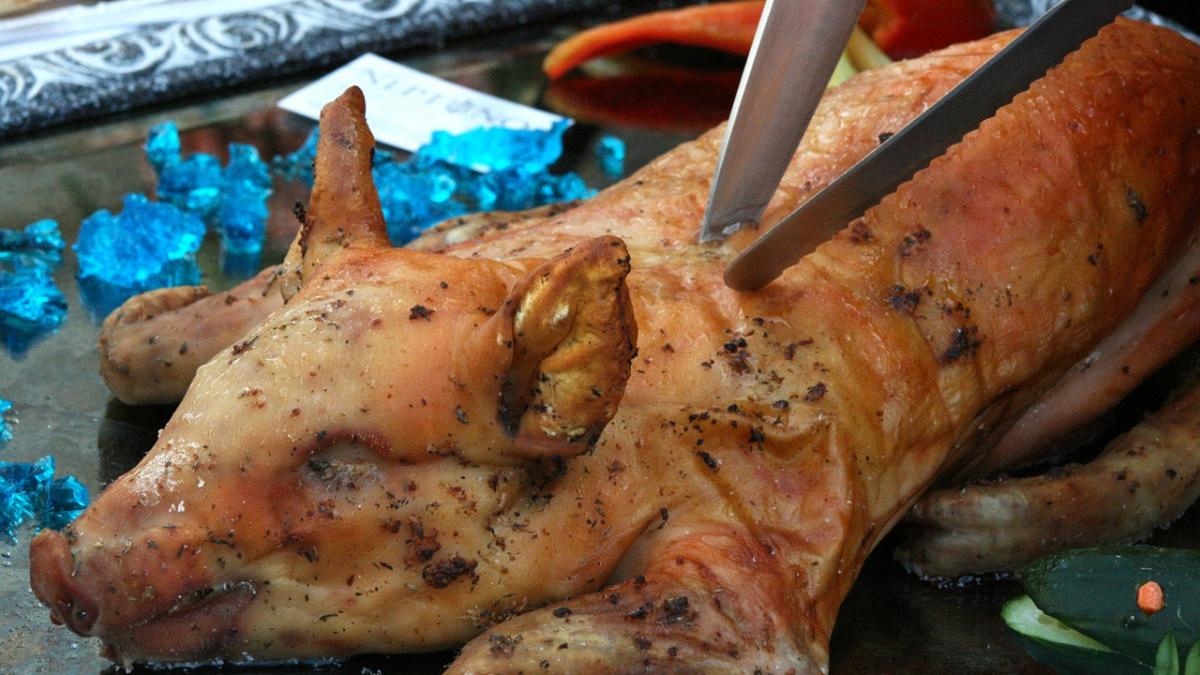 imagini inedite cu un ministru celebru live de la taierea porcului