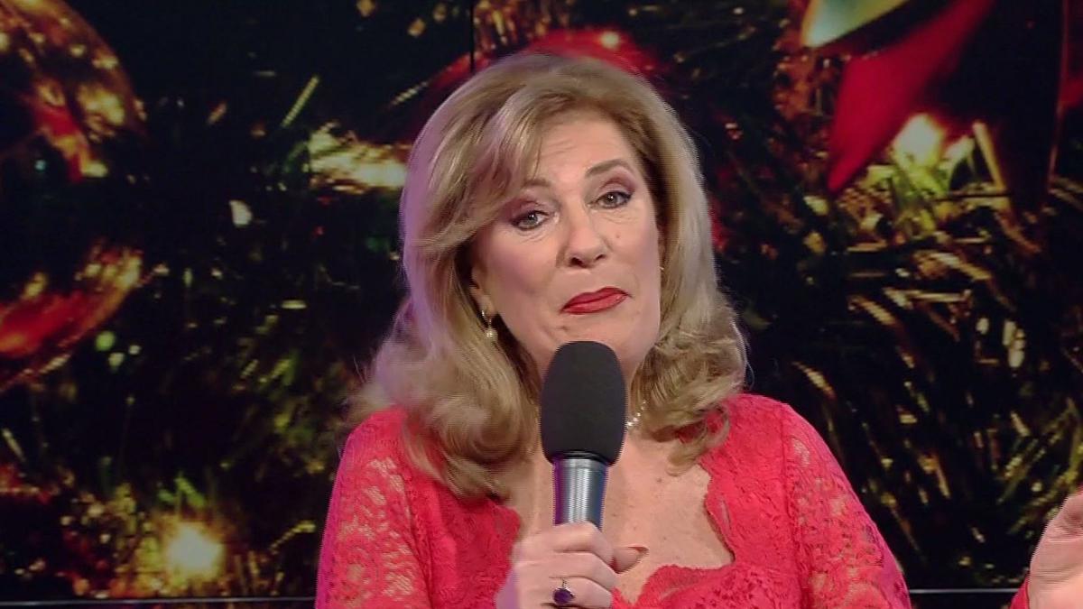 moment inedit in platoul antenei 3 stela enache a cantat ani de liceu hitul care are se aude de 31