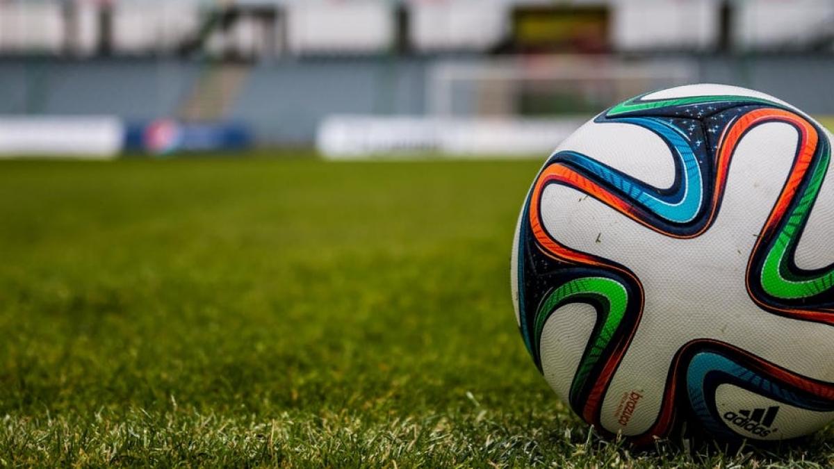 cine este considerat a fi cel mai bun fotbalist al lumii