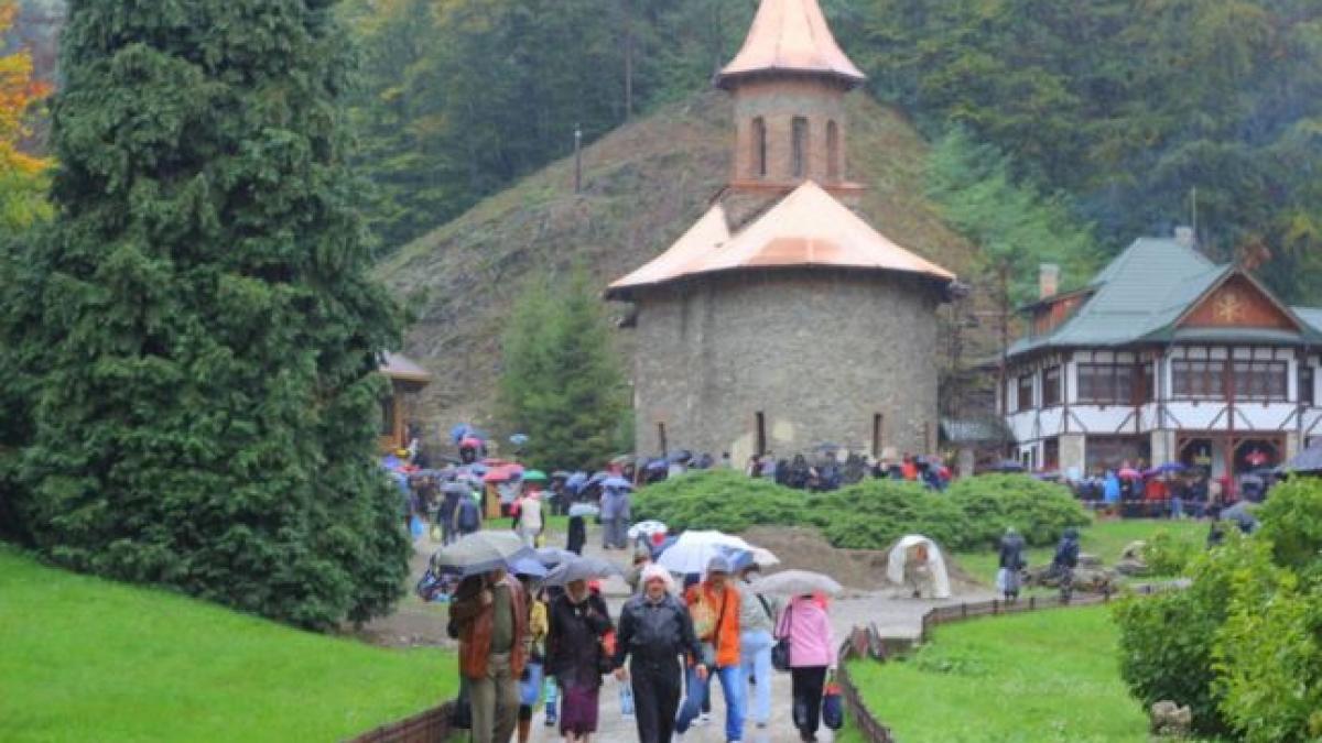 intamplare ciudata la manastirea prislop in weekend ce s a intamplat cu o fetita care a intrat in