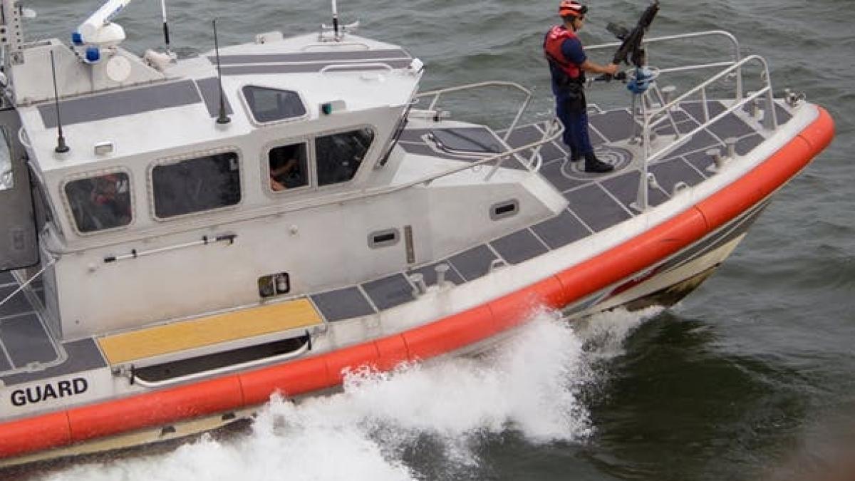 sute de migranti salvati din marea mediterana