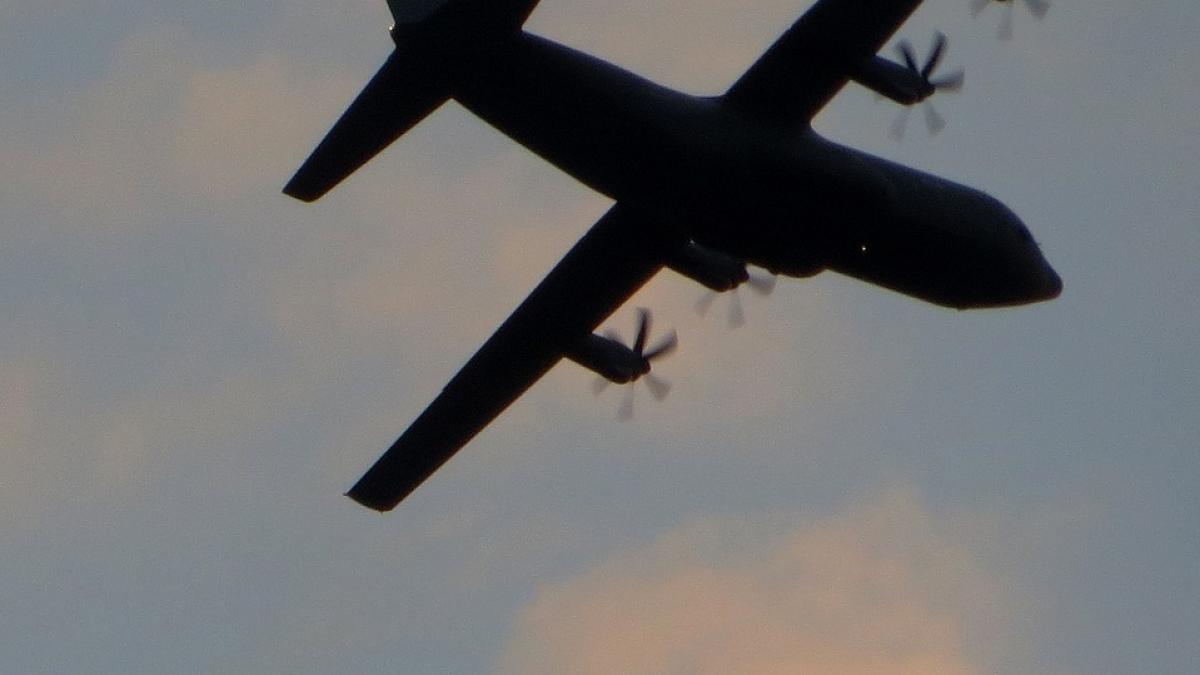 un avion al fortelor aeriene americane a aterizat de urgenta in marea britanie motivul pentru care