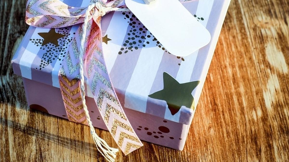 un barbat refuza de patru decenii sa si deschida cadoul primit de la o fosta iubita