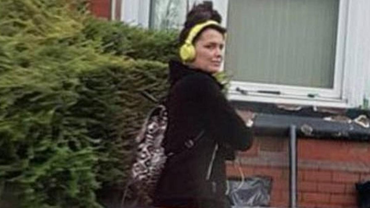 a fost oprita de politisti din cauza tinutei cum a aparut aceasta tanara pe strada