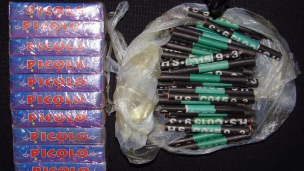 doua tone de petarde si artificii confiscate de politisti