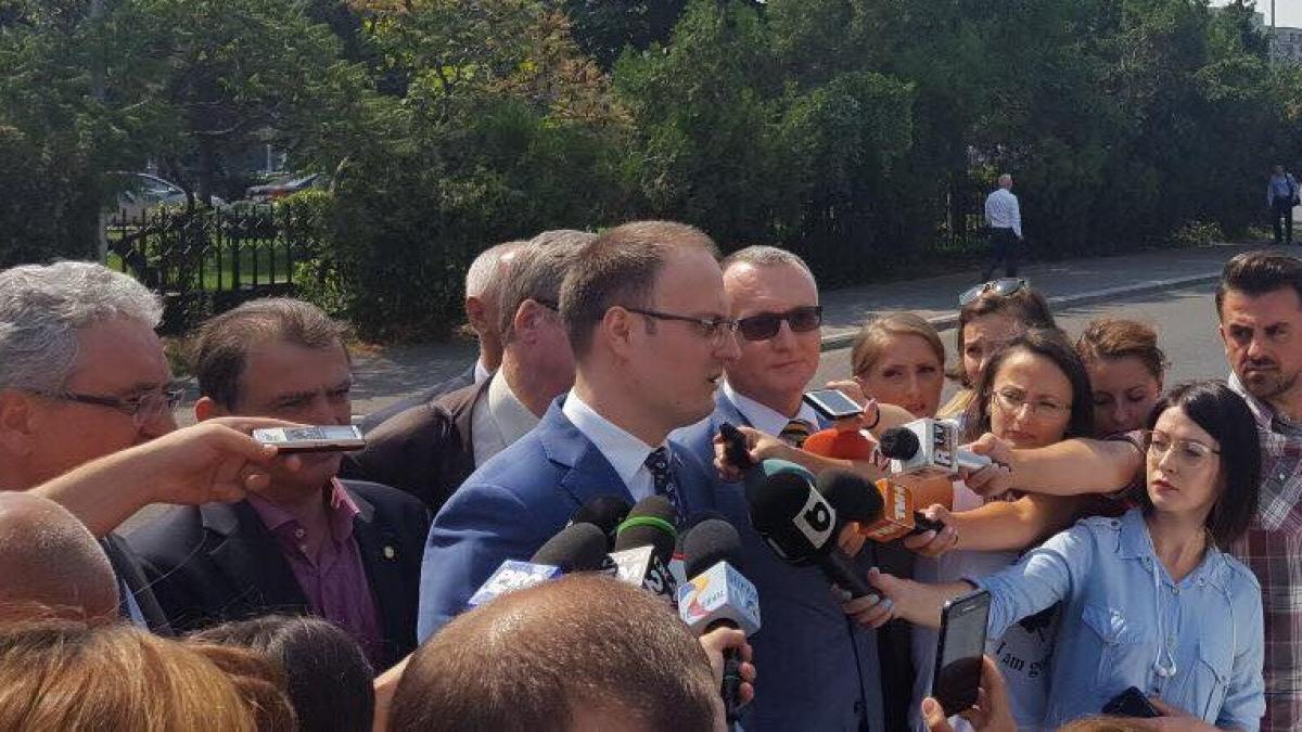 generalul cu 4 stele anghel andreescu vicepresedinte pentru politici de afaceri interne in cadrul