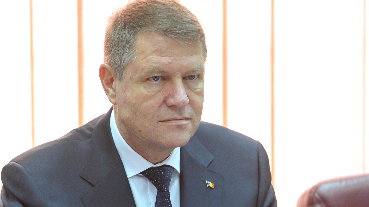 iohannis somat sa sesizeze ccr in privinta legilor justitiei