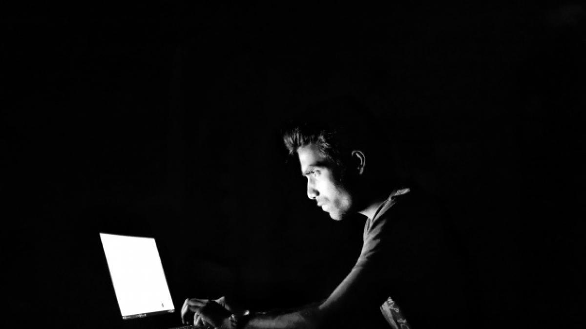 SUA cer extrădarea a doi hackeri români. Ei au piratat sistemul video din Washington, înainte de învestirea lui Trump