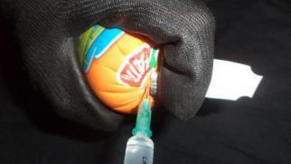 un tabloid arunca bomba sucuri si carne contaminate cu acid clorhidric de un grup de anarhisti