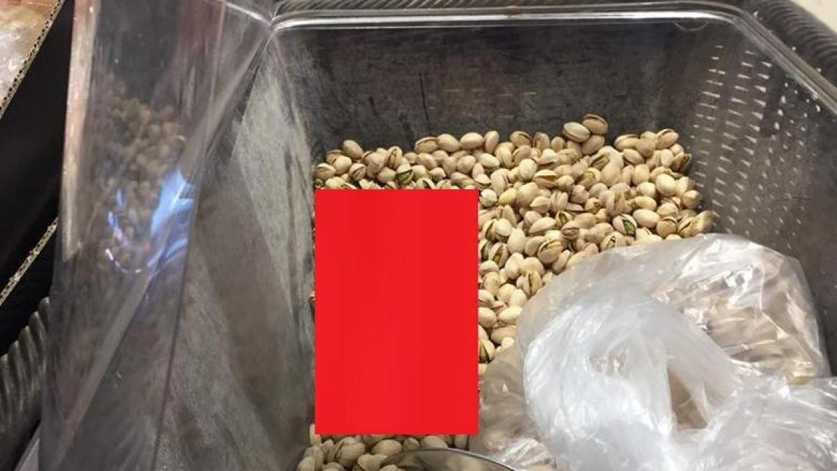 ce a gasit un roman in fisticul de la supermarket foto