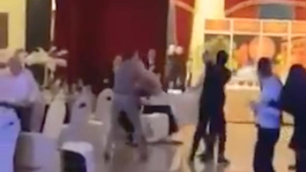 bataie ca n filme intr un restaurant de fite in noaptea de revelion video