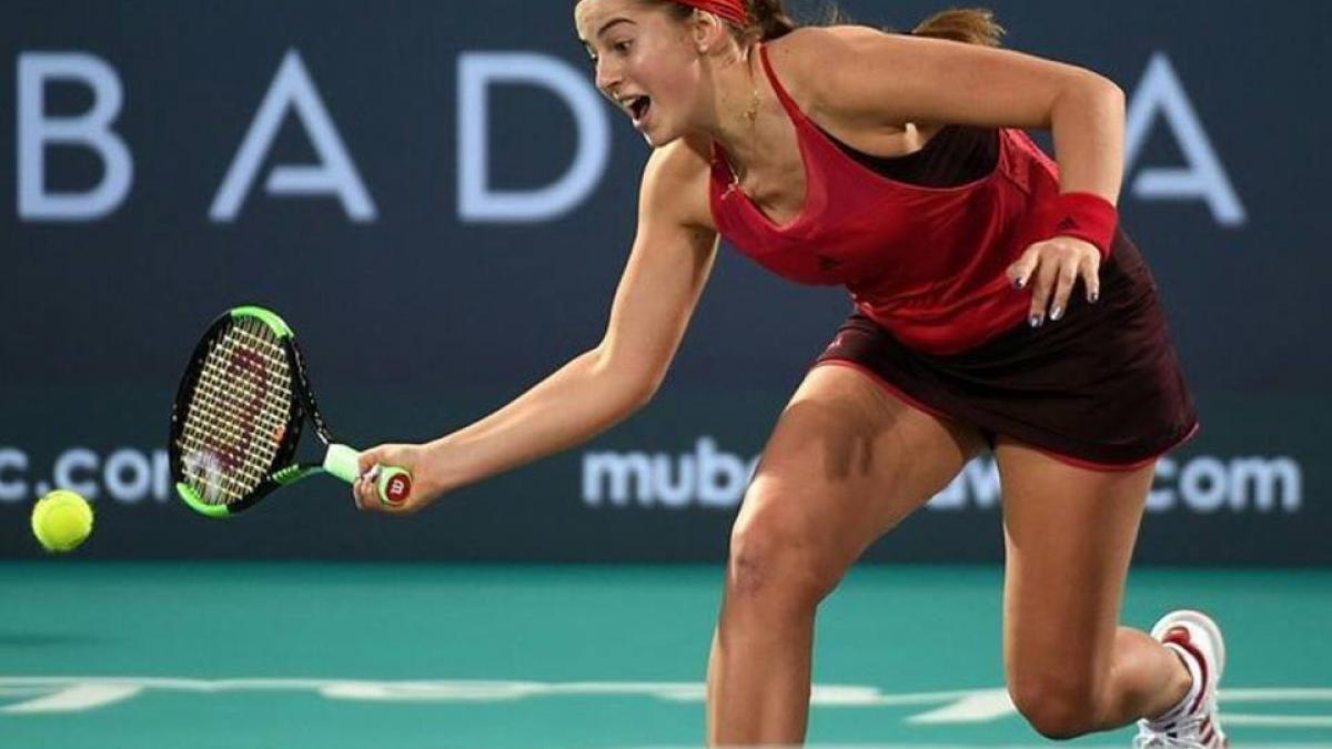 gest socant facut de jelena ostapenko pe terenul de tenis