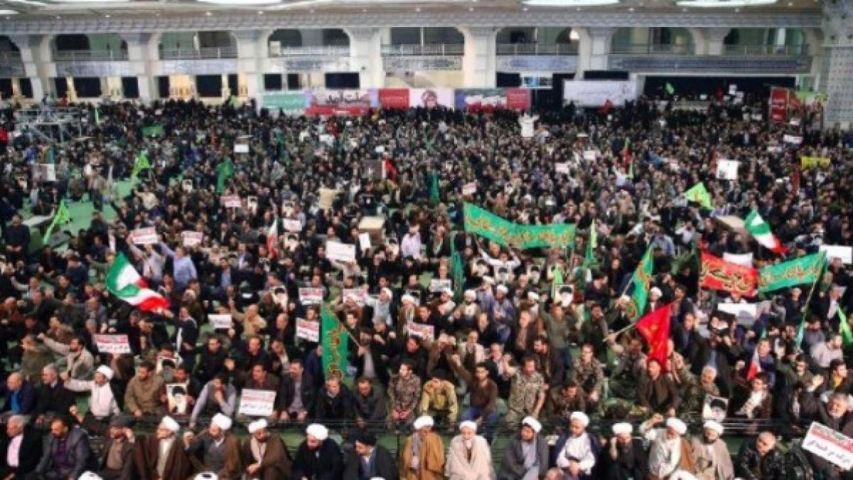 proteste in iran noi violente in toata tara trei politisti au fost ucisi