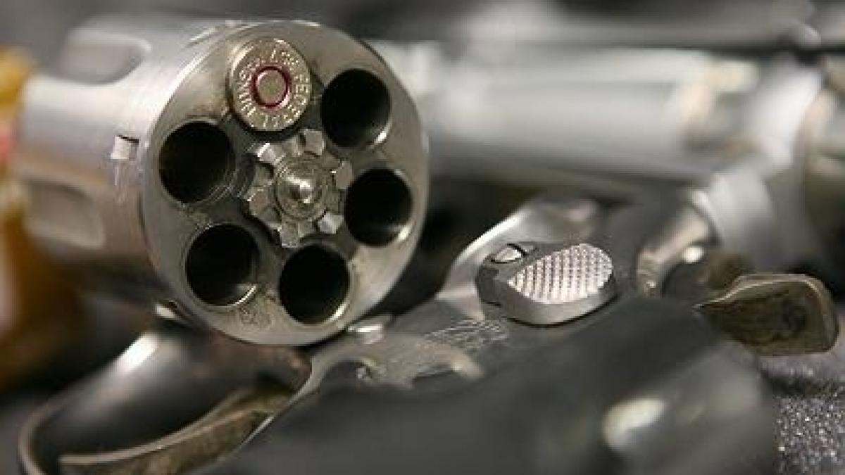 a murit la doar 16 ani in plina strada dupa ce a jucat ruleta ruseasca