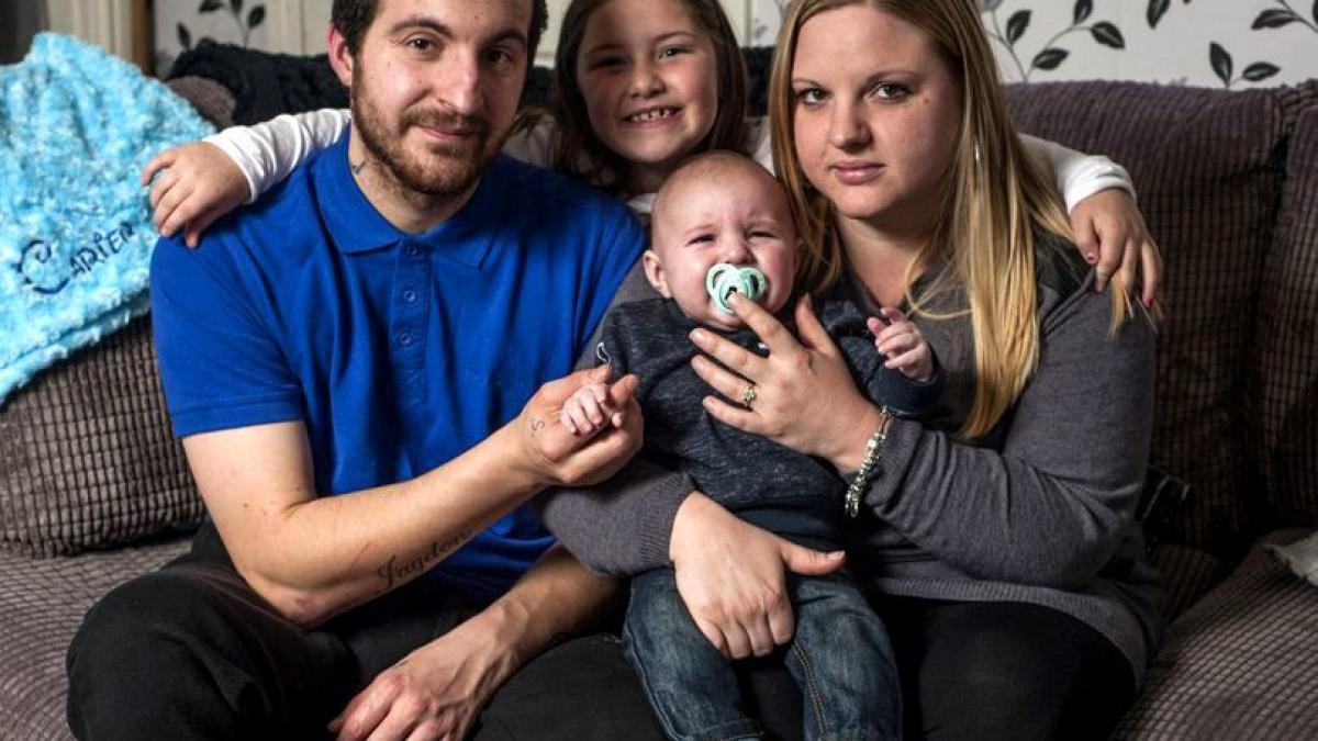 a suferit un accident si era in coma iubita sa a venit la spital cu copilul lor nou nascut si ceva