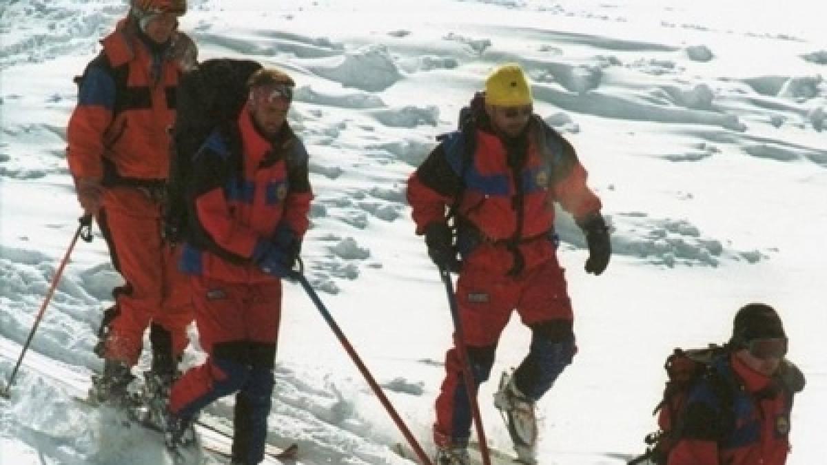 cinci copii rataciti in masivul postavaru gasiti de jandarmii montani din poiana brasov cum au fost