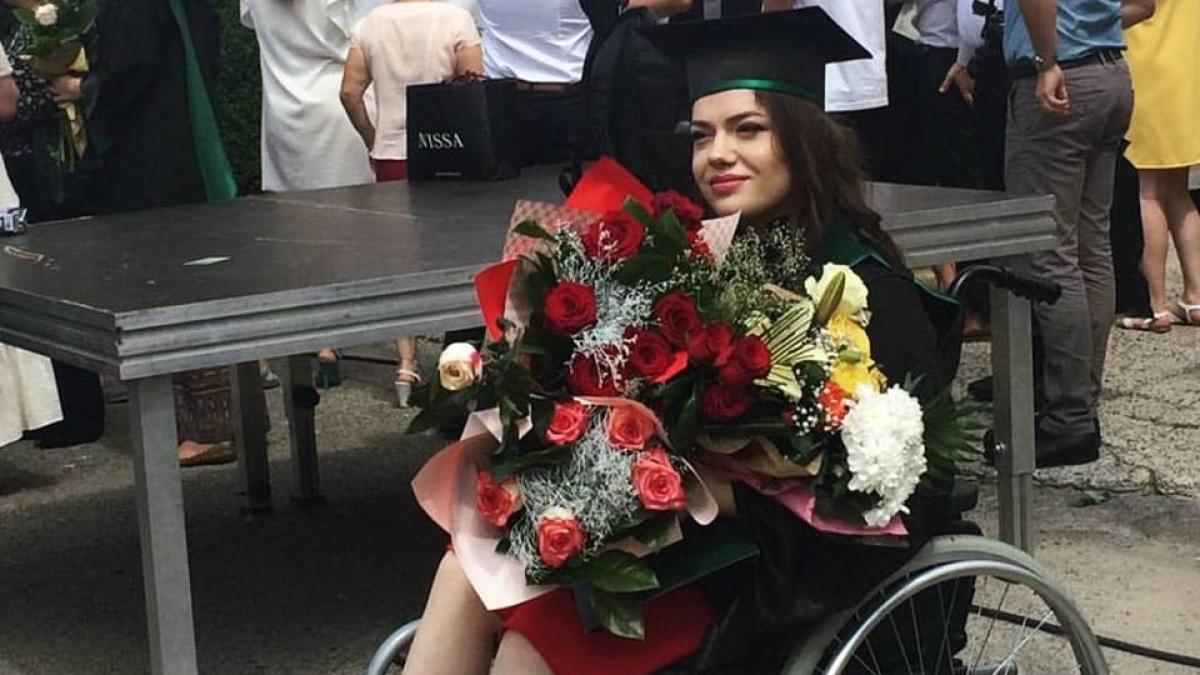 povestea tinerei in scaun cu rotile care a devenit medic in iasi a invins sistemul si prejudecatile