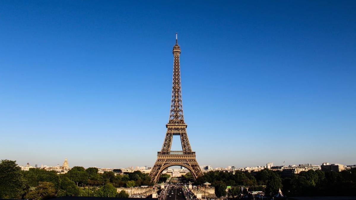 turistii nu mai pot vizita turnul eiffel care este motivul