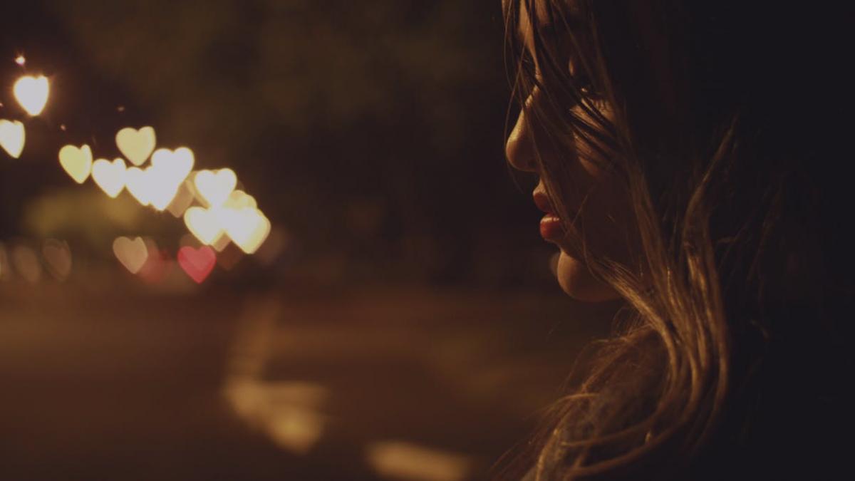 a fost informata ca a castigat un premiu de 10 000 de euro si un laptop ce a facut femeia din