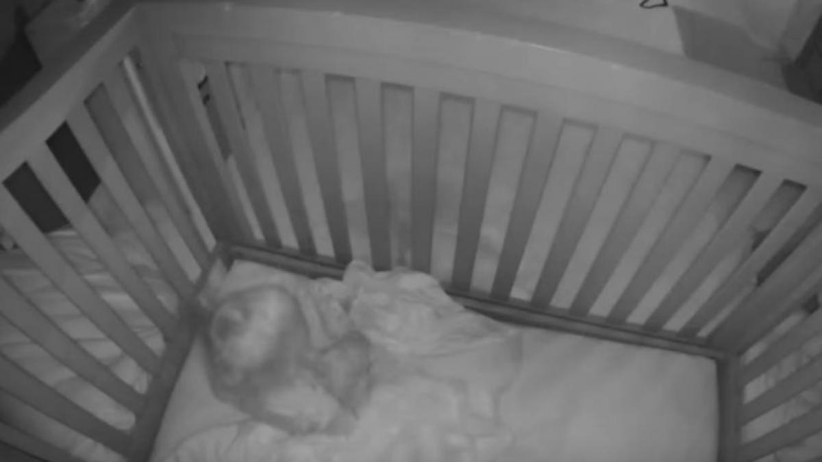 bona s a trezit cu bebelusul in mijlocul casei si nu intelegea cum de a reusit sa se dea jos din