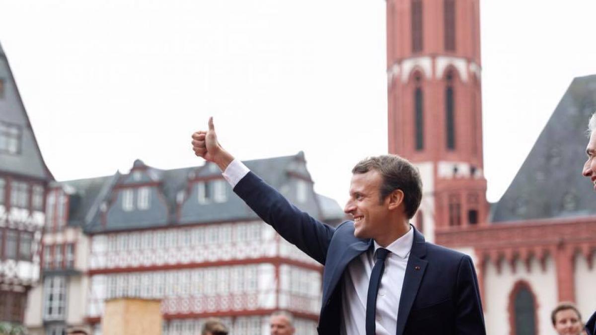 emmanuel macron declanseaza razboiul cu fake news