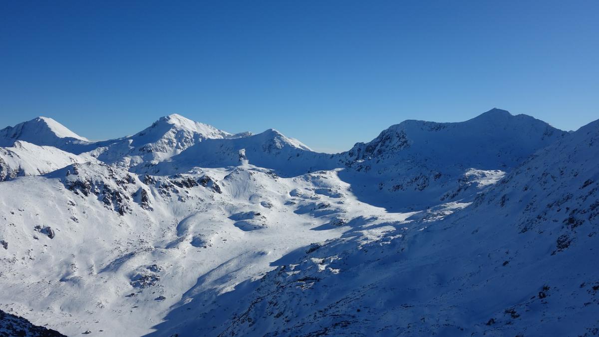 proprietarul unei cabane de pe munte a anuntat la 112 ca 22 de turisti ar fi ramas inzapeziti