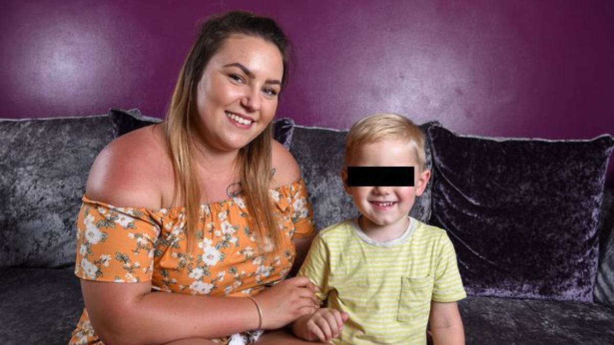 se intorsese de curand dintr o vacanta cand a constatat ca fiul sau mirosea ingrozitor a sunat sa