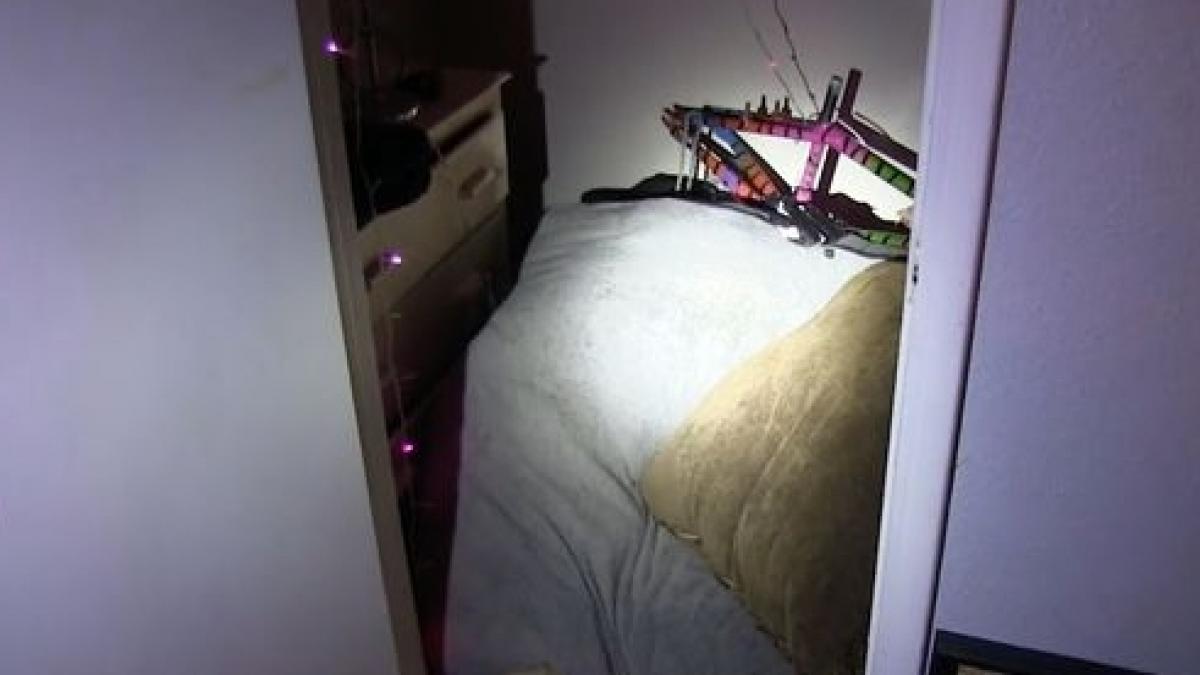 un copil de cinci ani a fost gasit incuiat in sifonier marturisirea baiatului e dramatica