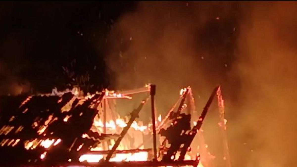 alerta maxima intr o comuna prahoveana un piroman este cautat dupa ce a incendiat sapte case