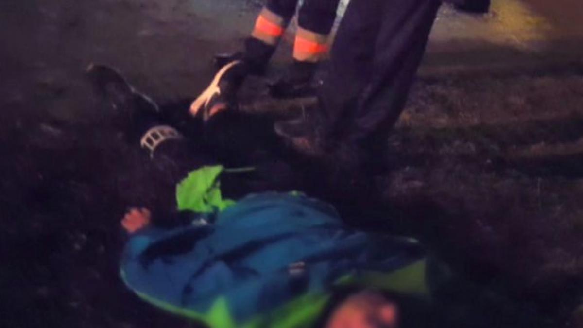 un barbat a fost salvat de la moarte de un jurnalist antena 3 ar trebui sa fim intai oameni reactia