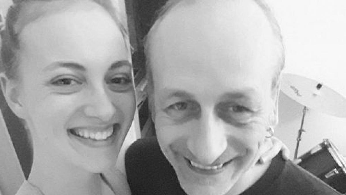 are o relatie cu un barbat cu 33 de ani mai in varsta reactia uluitoare a familiei fetei cand a