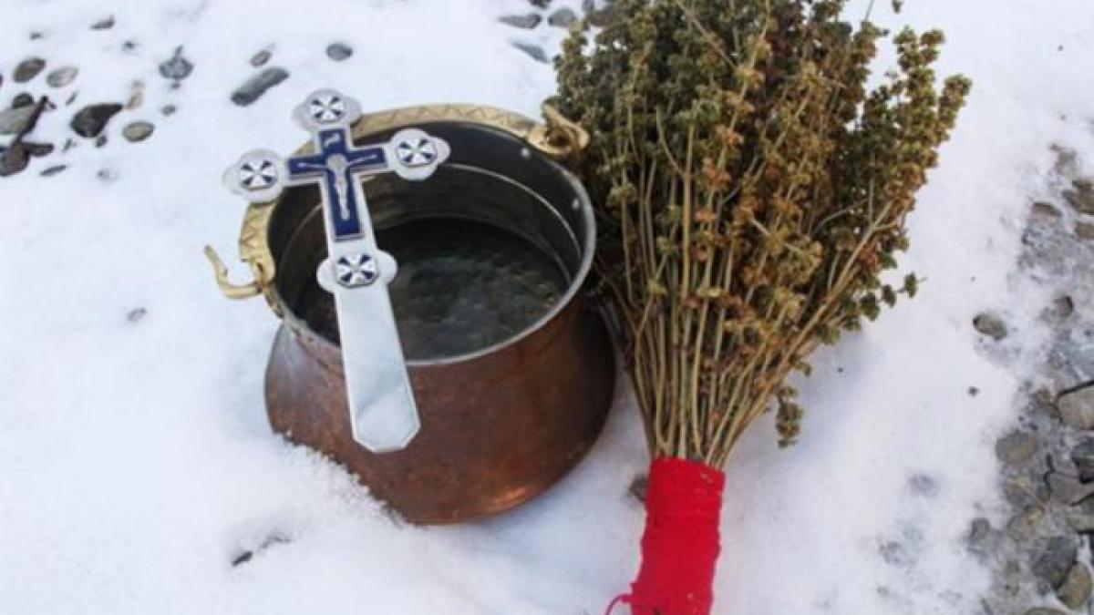 cum folosim aghiasma mare biserica ne invata cum sa procedam