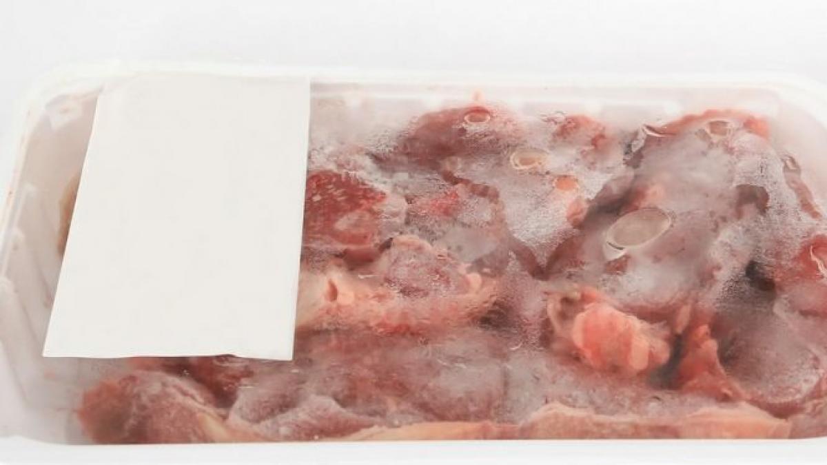 aceasta este cea mai sigura metoda pentru dezghetarea carnii bacteriile nu se vor dezvolta daca tii