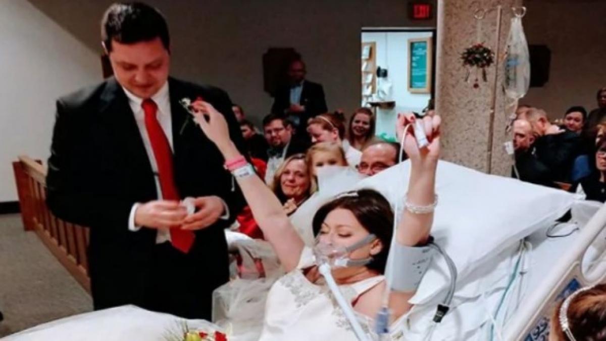 o tanara bolnava de cancer s a casatorit pe patul de spital ce s a intamplat cateva ore mai tarziu