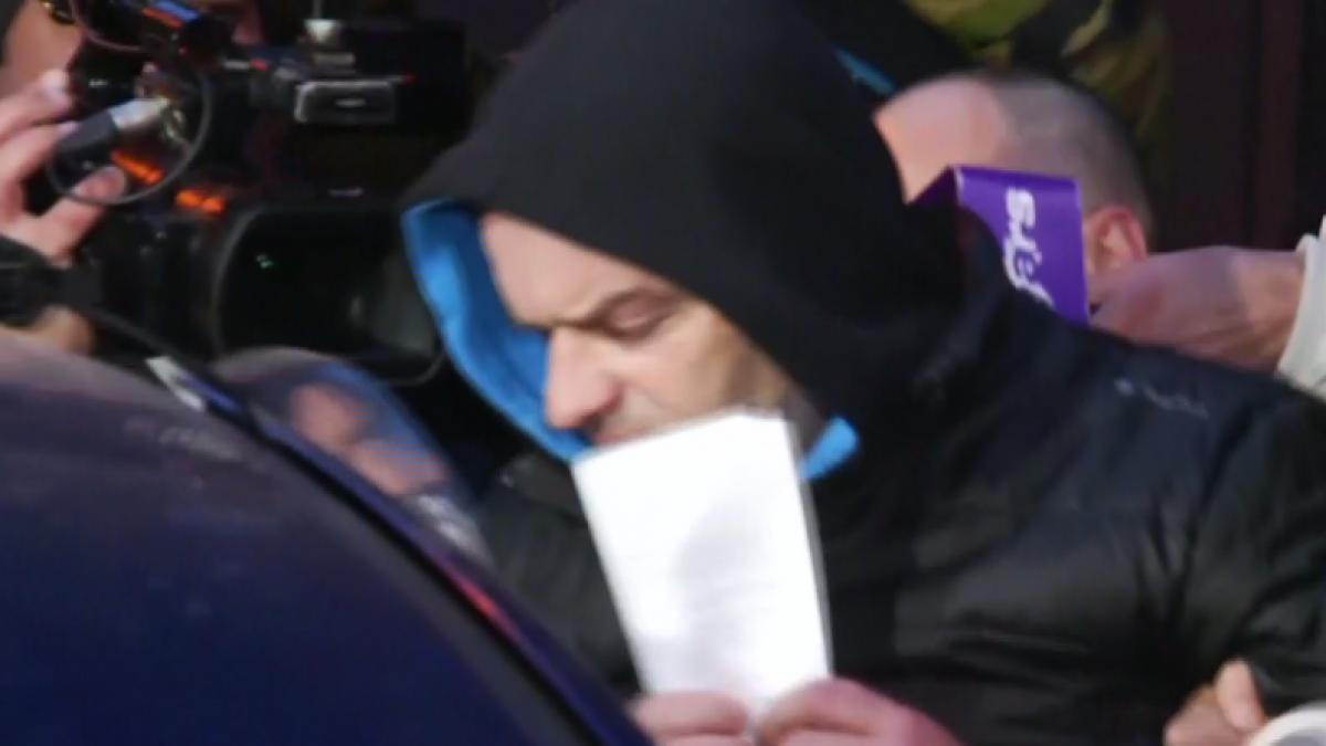 primele imagini cu politistul acuzat de pedofilie retinut de colegii sai