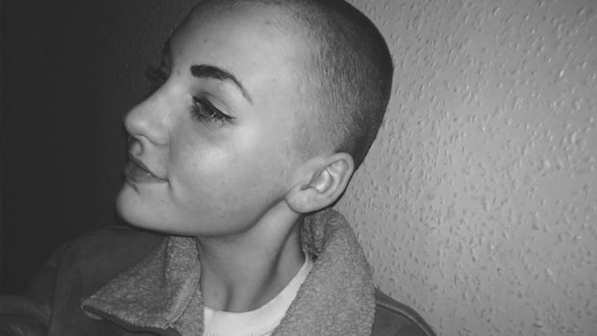 si a donat parul pentru o cauza nobila dar a fost pedepsita la scoala cum a fost posibil