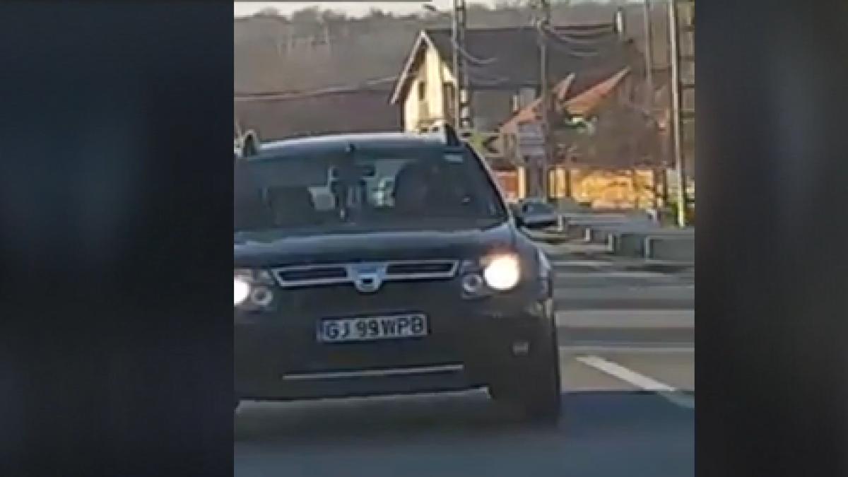 sotia primarului la shopping cu masina primariei