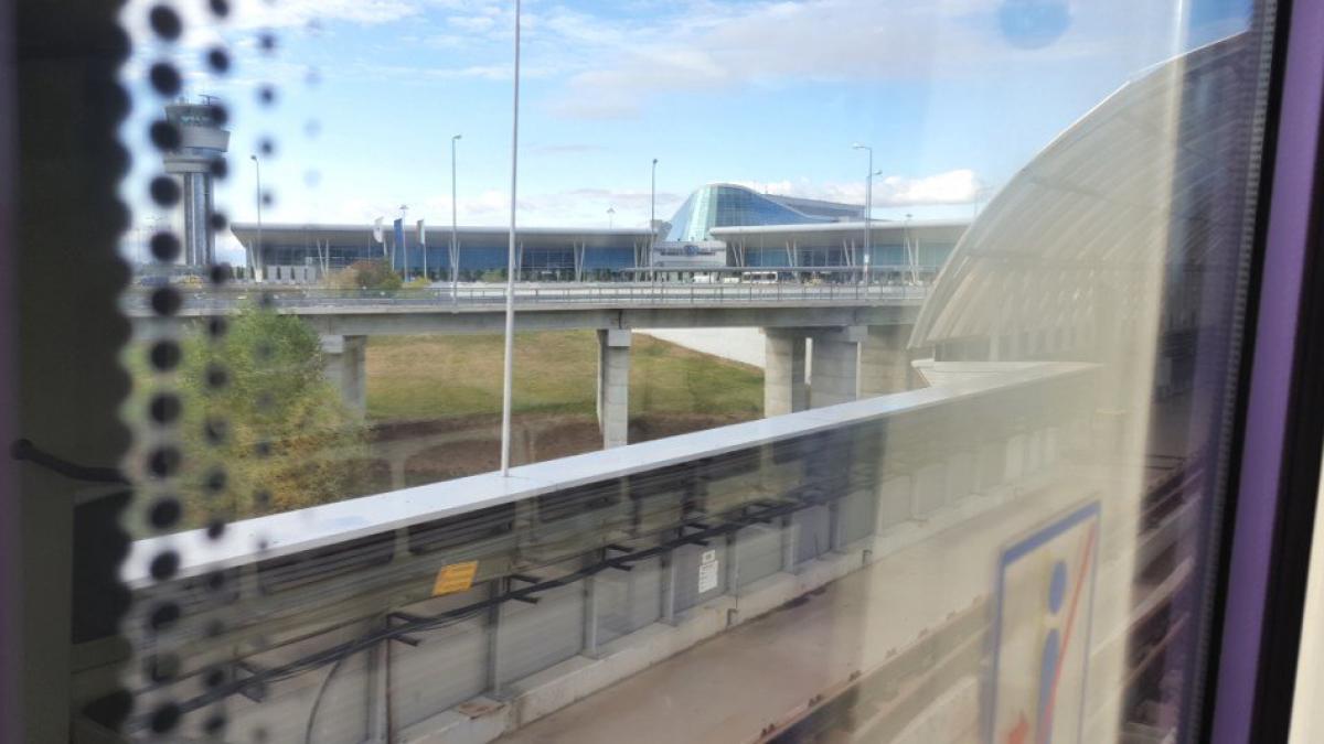 panica pe aeroportul din bulgaria toti pasagerii evacuati dupa o alerta cu bomba