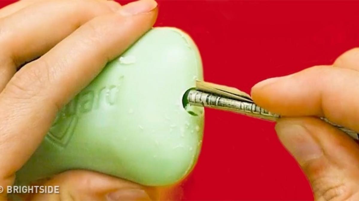 a facut o gaura in sapun si a pus bani inauntru sigur vei incerca si tu