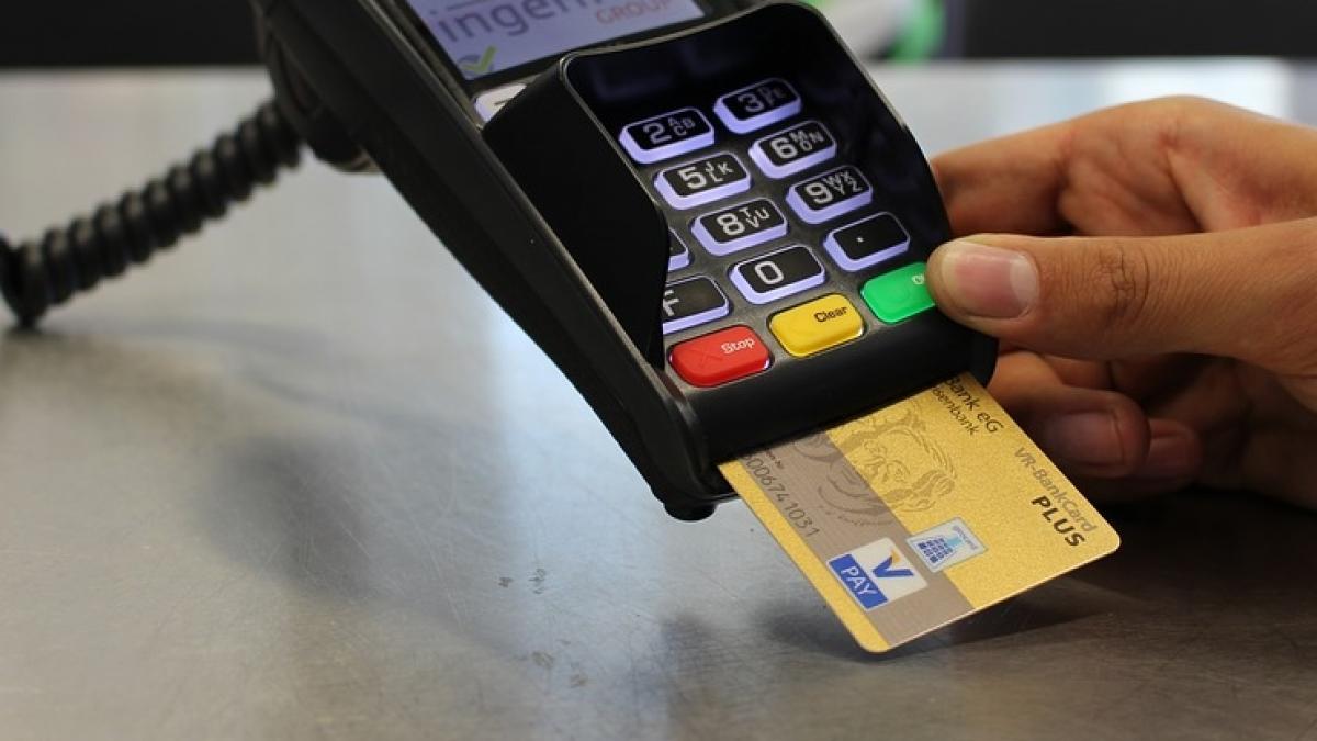 ce se intampla cu cei care platesc cu cardul suma maxima pe care o vor putea retrage de la magazin