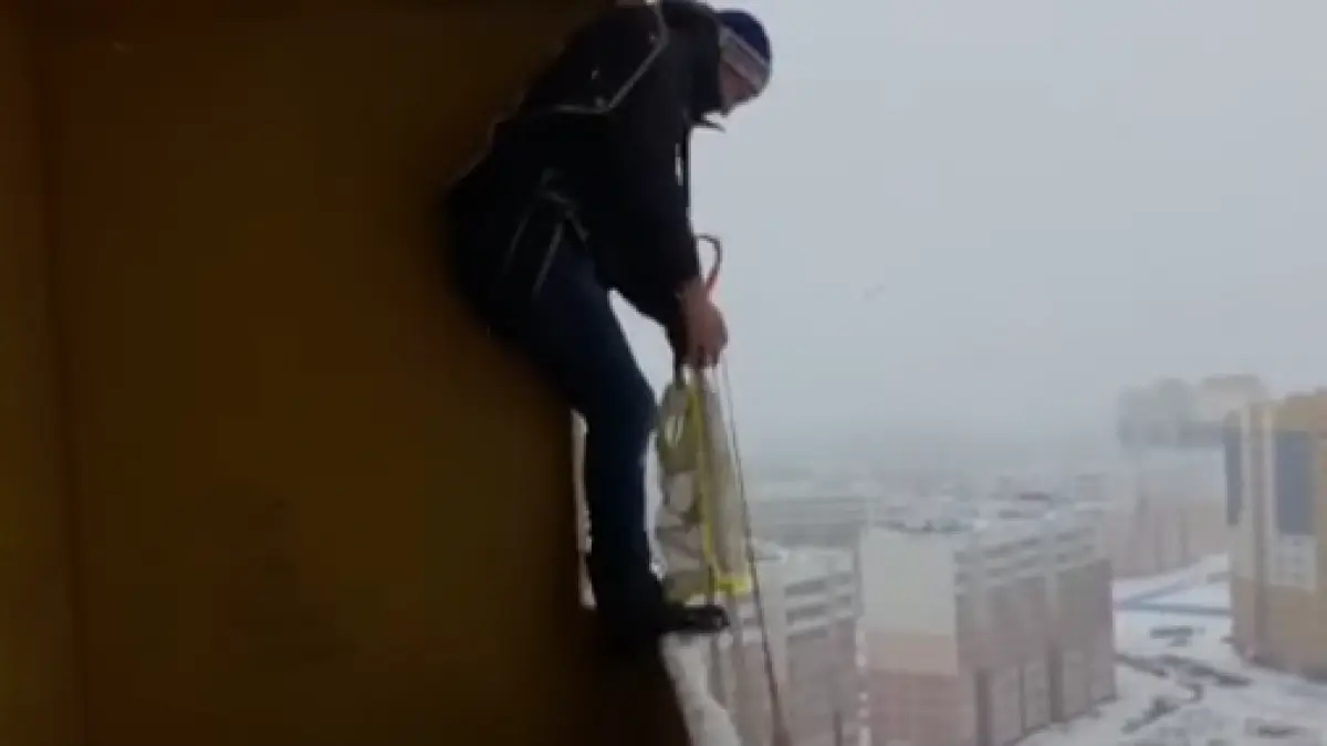 s a aruncat cu parasuta de la balconul unui bloc ce s a intamplat cu barbatul e de necrezut