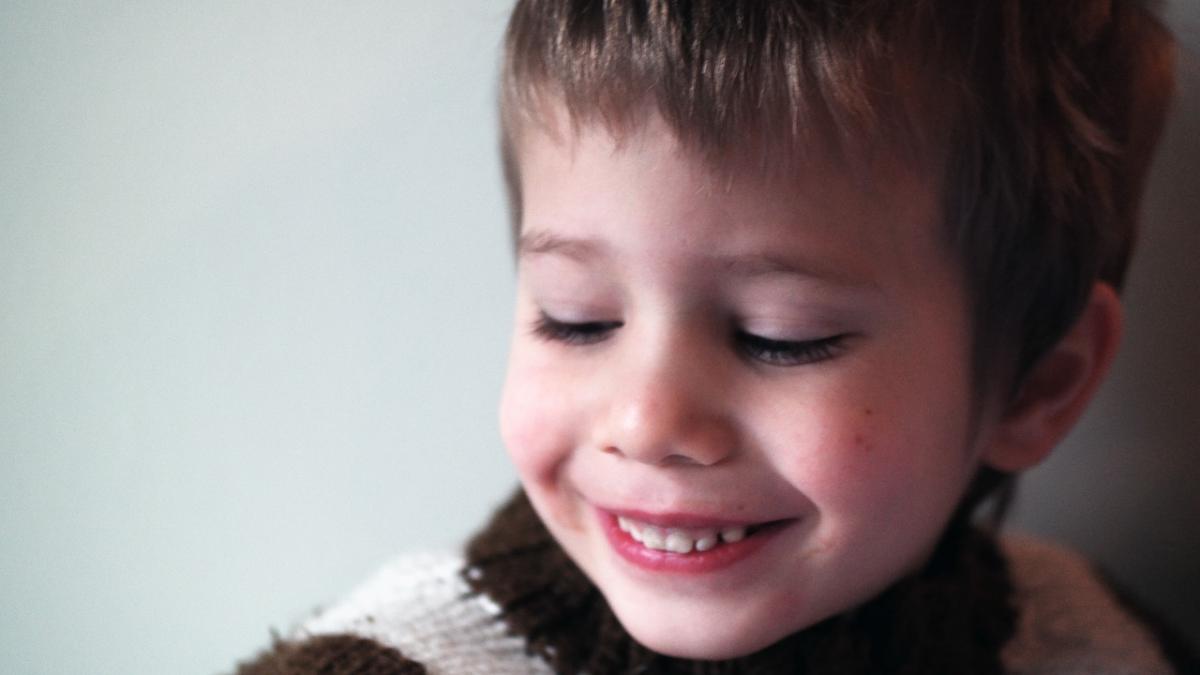 a venit tarziu de la munca si si a gasit fiul de cinci ani asteptandu l in pragul usii micutul a