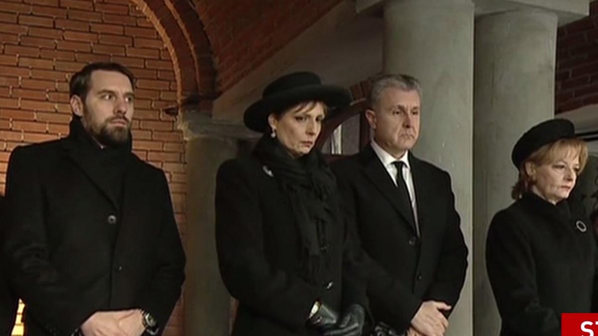 imagini istorice la parastasul regelui mihai ce au facut principele nicolae si ms margareta