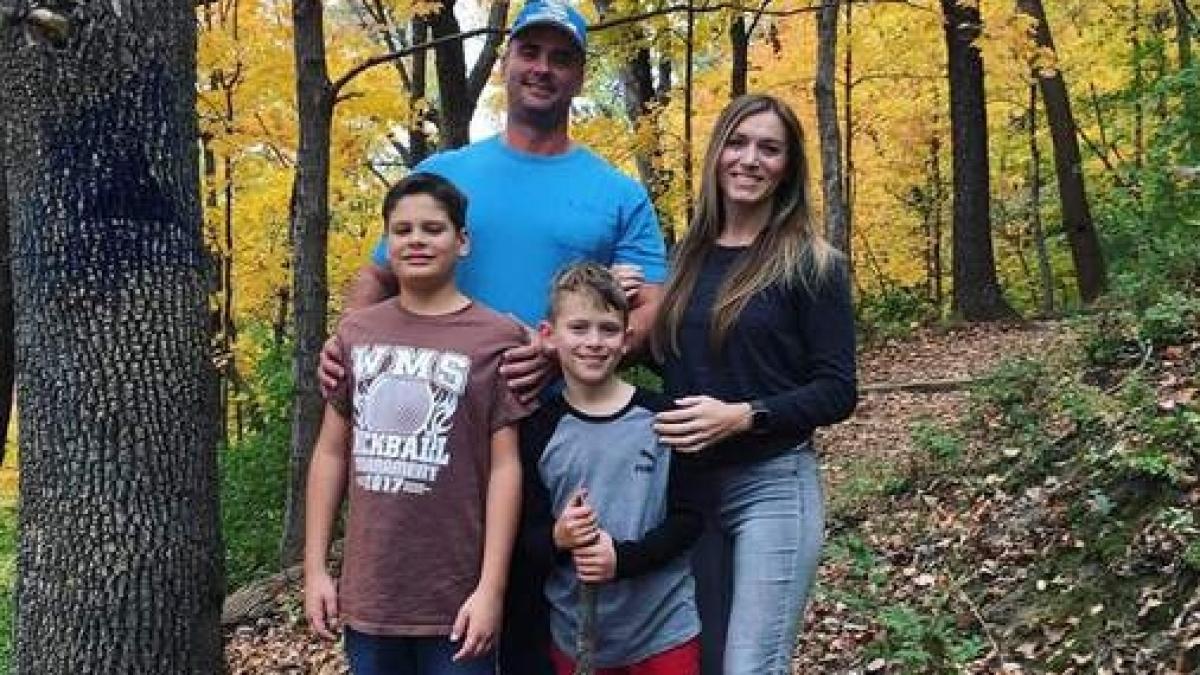 au apelat la un specialist pentru o sedinta foto cu intreaga familie dupa cateva luni au primit