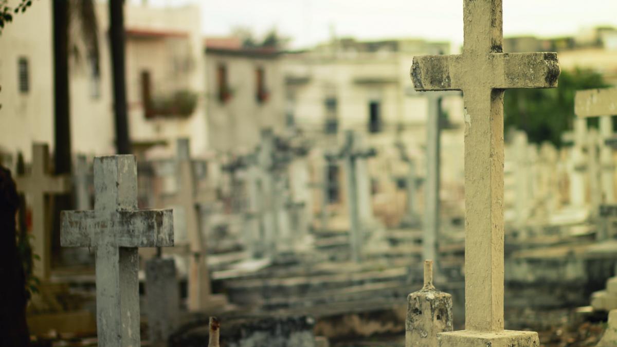 caz socant in judetul prahova un barbat a fost gasit cu gatul taiat chiar in cimitir langa