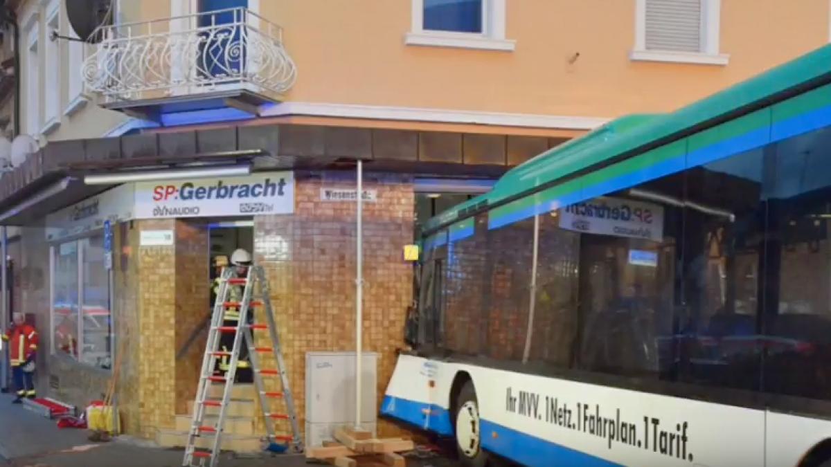 accident grav in germania un autobuz plin cu elevi s a izbit de o casa sunt zeci de victime