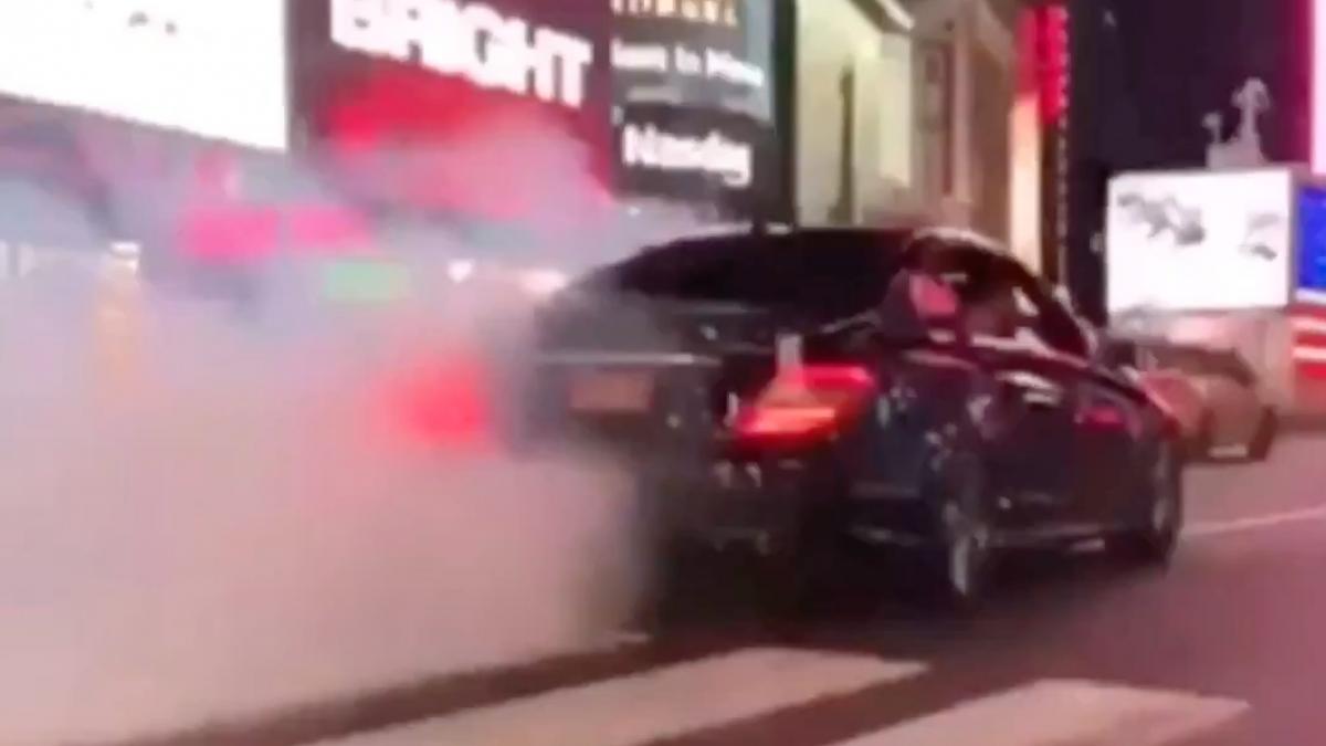 politist tarat cativa metri dupa ce a incercat sa opreasca un sofer in trafic video